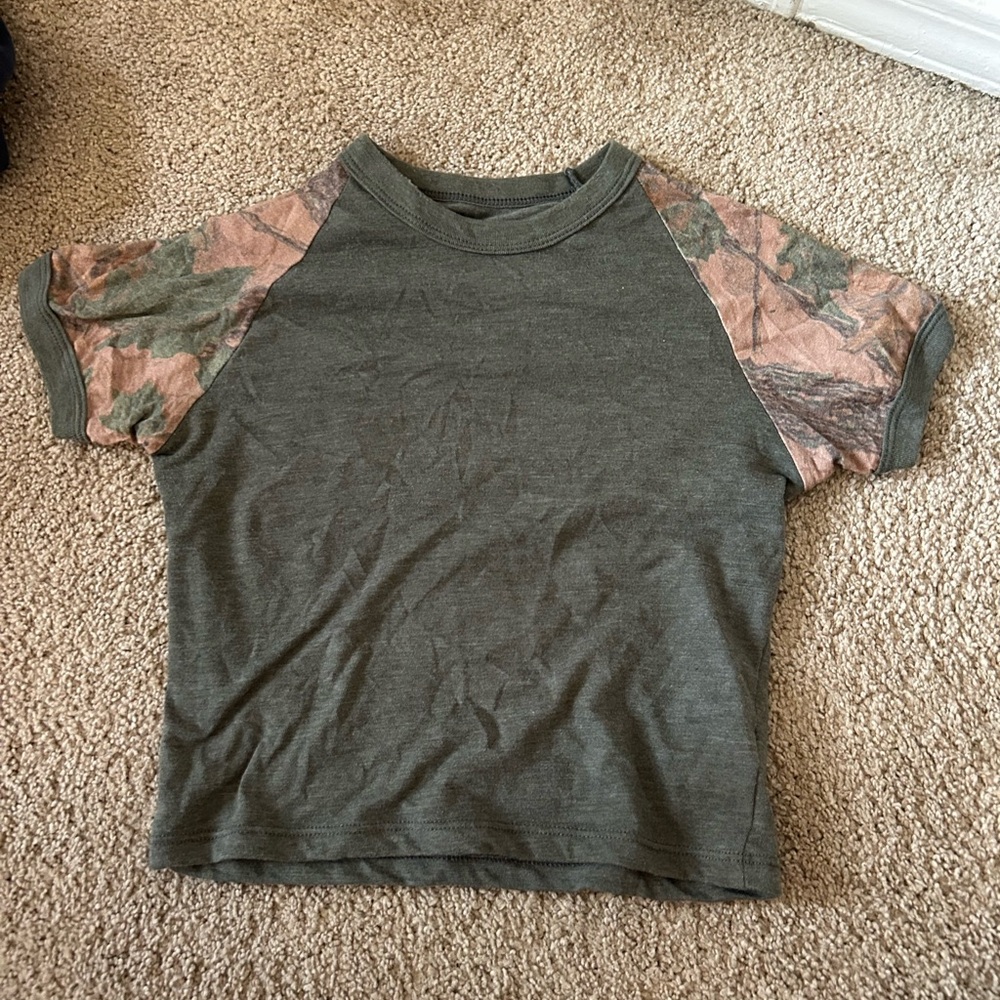 Cropped Camouflage Sleeve T-Shirt